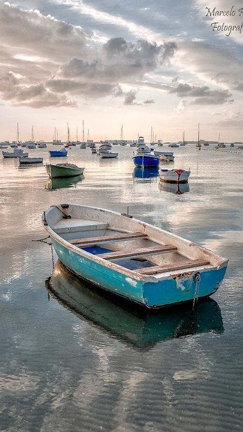 Boating Photos, Boat Photography, Small Fishing Boats, Row Boats, Old Boats, Study Photography, Boat Painting, American Painting, Landscape Scenery