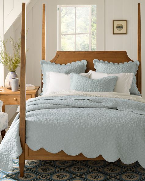 We melded time-honored techniques and meticulous handcraftsmanship in our Garden Trapunto Organic-Cotton Quilt. Crafted in soft organic cotton with quiet colors and a whimsical scalloped edge, this easy yet eye-catching layer is defined by its allover trapunto construction — a traditional, time-intensive form of quilting that results in unique patterning from the hand-guided work of the artisan and varied fill for high-low relief throughout the design.Exclusive. Hand-guided trapunto quilting. Ye Trapunto Quilting, Layered Bedding, Trapunto Quilt, Pretty Bedding, Top Of Bed, Coverlet Bedding, Green Quilt, Christmas Bedroom, Quilted Sham