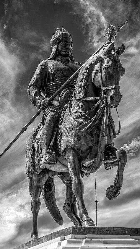 Maharana Pratap Art, Maharana Pratap, Black Hd Wallpaper, Wallpaper Iphone Dark, Gym Workout Planner, Warriors Wallpaper, Warrior Art, Warrior King, Horse Art Print