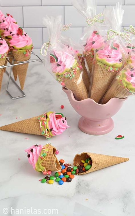 Ice Cream Cone Cake Pops Recipe, Ice Cream Cone Party Favors, Ice Cream Cone Cotton Candy, Waffle Cone Party Favors, Meringue Ice Cream Cones, Cone Bags Ideas, Ice Cone Cake, Marshmallow Ice Cream Cones, Ice Cream Cone Treats Ideas