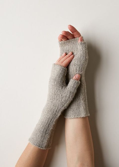 Slip Stitch Knitting, Fingerless Gloves Knitted Pattern, Knitted Mittens Pattern, Knit Vest Pattern, Gloves Pattern, Fingerless Mitts, Purl Soho, Crochet Fingerless Gloves, Crochet Mittens