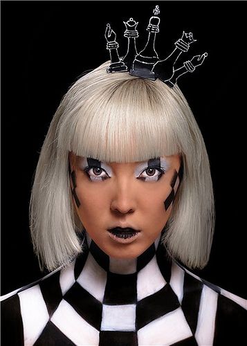 Chess Makeup, Chess Makeup Ideas, Chess Halloween Costume, Chess Costume Diy, Card Costume Makeup, Chess Queen Costume, Chess Costume, Chess Dress, Chess Fashion