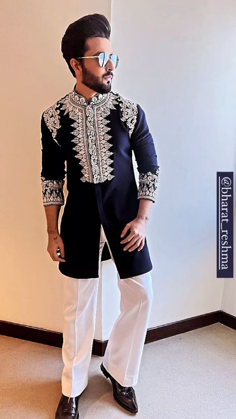 Boys Kurta Design Mens Fashion, Kurta Design Mens Fashion, Lucknowi Kurta For Men, Shadi Outfits, Panjabi Design, Kurta Designs Men's, Kurta Embroidery, Lucknowi Kurta, Indian Wedding Clothes For Men