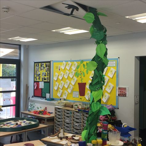 Eyfs Jack And The Beanstalk, Spring Arts And Crafts, Spring Crafts Preschool, Role Play Areas, Traditional Tales, Jack And The Beanstalk, End Of School Year, Library Displays, Art Lessons Elementary