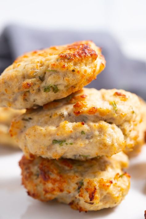 These Easy Chicken Patties are juicy and delicious. Using minimal ingredients, these patties are full of flavor, low-carb, and gluten-free. Ranch Cheddar Chicken, Chicken Fritters Recipe, Chicken Patty Recipes, Chicken Fritters, Chicken Cake, Cheddar Chicken, Chicken Patties, Garlic Aioli, Chicken Dinners