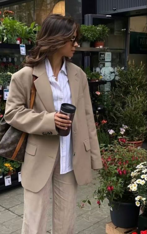 Fitted Beige Blazer, Silk Dress Aesthetic, Beige Blazer Outfit, Beige Silk Dress, Corporate Girlie, Paris Film, Fall Outfits Ideas, Capsule Closet, Beige Outfit