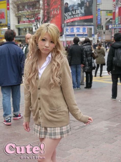 Gyaru Oc, Kogal Fashion, Ganguro Girl, Mode Gyaru, Gyaru Y2k, Gyaru Aesthetic, Gyaru Style, Rave Babe, Oc Inspo