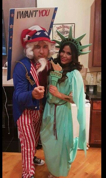 Statue of Liberty and Uncle Sam couple costumes Lady Liberty Costume, America Themed Party, American Themed Party, Easy Couple Halloween Costumes, Homecoming Spirit Week, Diy Couples Costumes, Homecoming Spirit, Frosted Hair, American Party