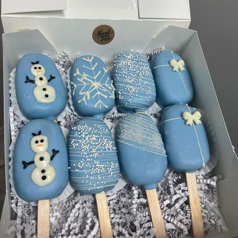 Snowflake Cakesicles, Christmas Cakesicles, Special Cakes, Special Cake, 13th Birthday, Blue Christmas, Christmas Market, Treat Boxes, Sweet Treats