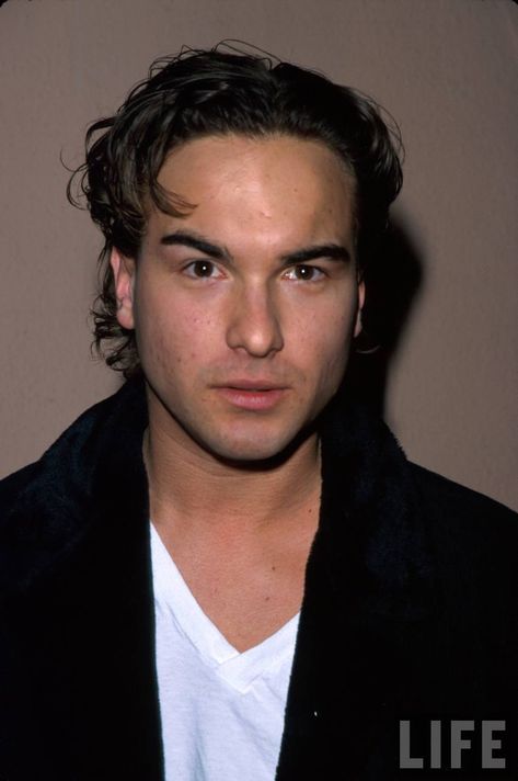 Leonard...  Johnny Galecki ( the big bang theory ) The Big Band Theory, The Bigbang Theory, Johnny Galecki, Actors Funny, The Big Bang Theory, Google Lens, Six Feet Under, Famous Faces, Big Bang Theory