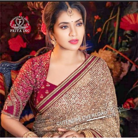 Sari Blouse Designs Latest 2020, Halter Neck Blouse With Sleeves, Front Neck Blouse Design Latest, Wide Neck Blouse Designs, Sari Blouse Designs Latest, Front Blouse Designs Latest, Brocade Blouse Designs Latest, Wide Neck Blouse, Front Blouse Designs