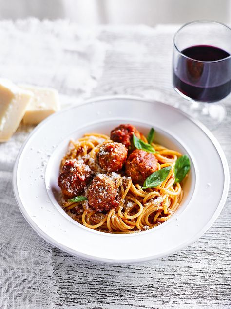 A quick and easy spaghetti and meatballs recipe that's inexpensive to make and takes just 30 minutes. Meatballs Photography, Tasty Family Meals, Tomato Pasta Recipe, Cheap Family Meals, Easy Spaghetti, Healthy Food Guide, Delicious Family Meals, Italian Pasta Recipes, Delicious Magazine