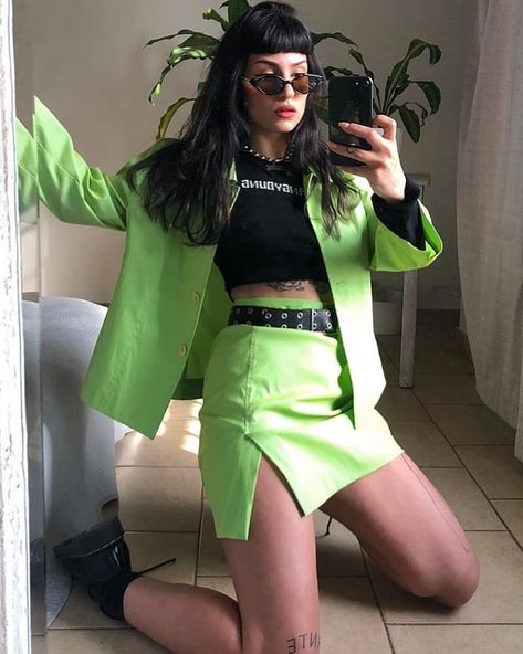 Neon Outfits Party, Ropa Color Neon, Neon Party Outfits, Neon Green Outfits, Glow Outfits, 90’s Outfits, E Girl Outfits, Green Outfits, Estilo Indie