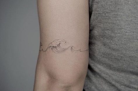 Simbols Tattoo, Wellen Tattoo, Wave Tattoos, Simple Wave Tattoo, Small Wave Tattoo, Wave Tattoo Design, Tattoos Infinity, Ankle Tattoos For Women, Wave Tattoo