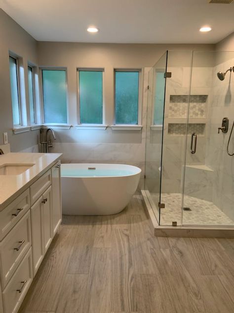 Modern Farm Bathroom Ideas, Ensuite Ideas Master Bedrooms, 10x10 Bathroom Layout Master Bath, L Shaped Master Bath, 4 Piece Bathroom Layout, Large Guest Bathroom, 10 X 12 Master Bath Layout, Simple Master Bath, Bathroom Jacuzzi Tub Ideas