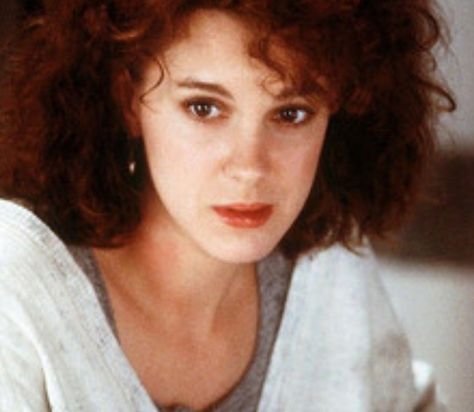 Curly hair - Elizabeth Perkins Big 1988, Elizabeth Perkins, Elizabeth Moss, 80s Girl, Blonde Hair Looks, Julianne Moore, Female Human, Favorite Actors, Tom Hanks