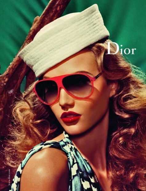 Trucco anni ’40: il vero charme, dalle labbra rosse alle onde con vicroty rolls! Sailor Aesthetic, Sailor Hat, Lauren Bacall, Steven Meisel, W Magazine, Wearing Sunglasses, Karlie Kloss, Dior Sunglasses, Kate Beckinsale