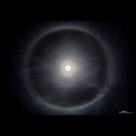 Moon halo captured by Aaron Robinson in Idaho Falls, Idaho on January 30, 2015. Lunar Halo, Moon Halo, Ring Around The Moon, Halo Tattoo, Moon Meaning, Night Sky Art, Sun Dogs, Moon Photos, Galaxy Pictures