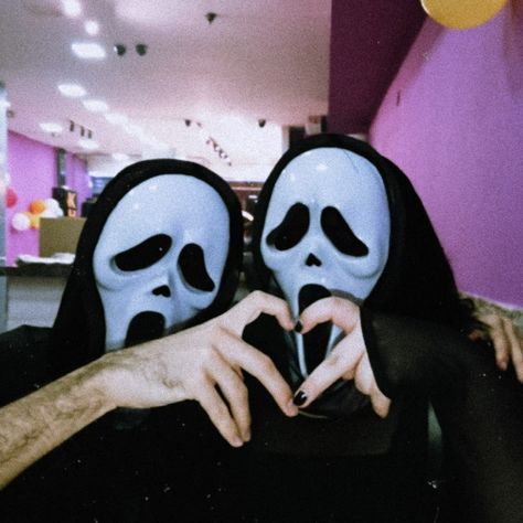 Scream Couple, Mask Photoshoot, Scream Mask, Horror Aesthetic, Scream Ghostface, Comic Book Girl, Hot Halloween Outfits, Scary Movie Characters, Boujee Aesthetic