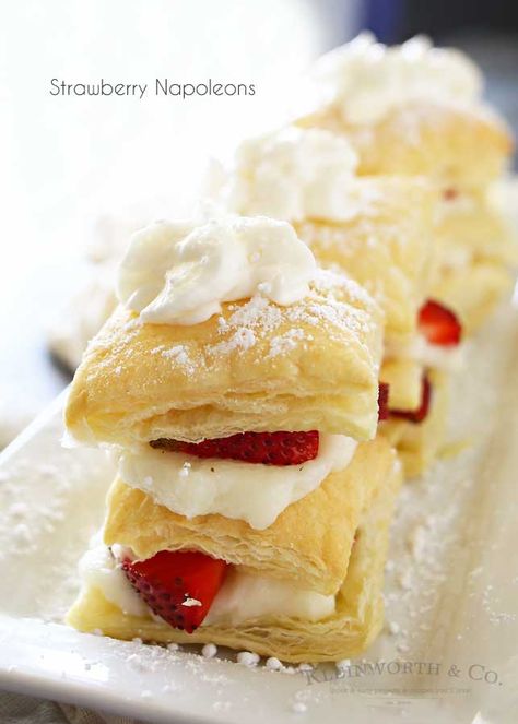 Napoleon Dessert, Puff Pastry Desserts, Easy Dessert Recipe, Party Food Dessert, Strawberry Dessert, Puff Pastry Recipes, Pastry Desserts, Easy Strawberry, Köstliche Desserts