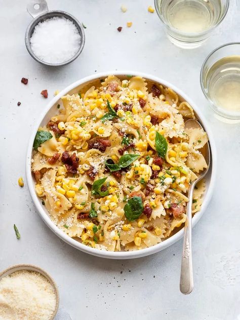 This easy-to-make, kid-friendly summer corn and pancetta pasta recipe is perfect for summer nights when you don't feel much like cooking! #cornpasta #summerpasta #cornandpancettapasta #easysummerdinners Corn And Ricotta Pasta, Summer Corn Pasta Recipes, Sweet Corn Pasta Recipes, Corn And Bacon Pasta, Bacon Corn Pasta, Corn Recipes Main Dish, Sweet Corn Pasta, Summer Dinners For Kids, Corn Pasta Recipes