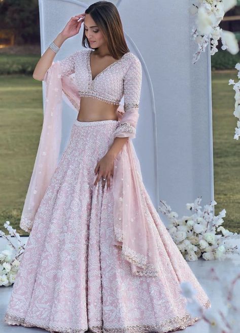 Heavy Blouse Designs For Lehenga, Lehenga Blouse With Sleeves, Prom Lehengas, Design For Lehenga, Indian Outfits Modern, Pastel Lehenga, Lengha Blouse Designs, New Lehenga, Simple Lehenga