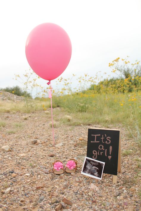 Our baby girl announcement! Vom Avea Un Copil, Gender Reveal Photography, Gender Reveal Photos, Gender Announcements, Its A Girl Announcement, Baby Boy Announcement, Foto Baby