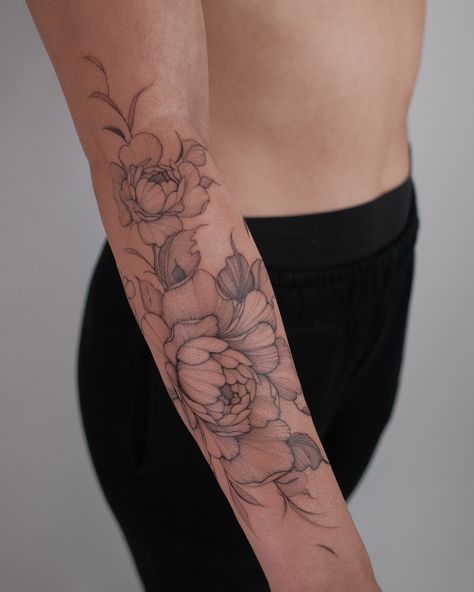 Peony on forearm 🤍 #finelinetattoo #peonytattoo #tattooideas #latattooartist #forearmtattoo #floraltattoo Peony Forearm Tattoo, Wrap Around Tattoo, Forearm Flower Tattoo, Tattoo Floral, La Tattoo, Floral Tattoos, Beautiful Flower Tattoos, Peonies Tattoo, Fine Line Tattoos