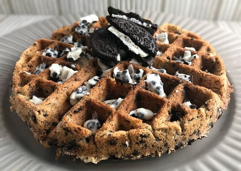 Holy Moly. The Oreo Cookie Waffles were pure heaven.  The waffles weren’t thick or heavy. Adding an entire cup of crushed Oreos gave the waffles a lighter, fluffier texture with a bit of a crunch. And the whole waffle, every bite, was completely flavored like an Oreo cookie. Eating the waffle was like eating a giant, soft Oreo.  Oh, and the white chocolate cookies and cream bar sprinkled on top was excellent. It added just the right amount of sweetness to really set off this dessert. Cookies And Cream Waffles, Cookies And Cream Candy, Cookie Waffles, Biscuits Red Lobster, Lobster Biscuits, Red Lobster Biscuits, Crushed Oreo, Dessert Waffles, Waffle Ice Cream