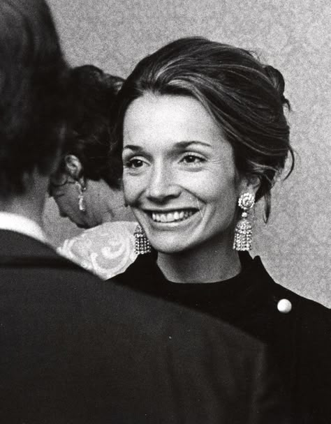 Lee Radziwill - “the chic, sleek wraith whose fabled wide-eyed prettiness and brisk elegance has defined dynamic American style for decades—and still turns heads.”Hamish Bowles, 2003 Image November, 1970 | Getty Images Foto Scale, Caroline Lee, Lee Bouvier, Patti Hansen, Lee Radziwill, Lauren Hutton, The Kennedys, Jackie O, Olivia Palermo