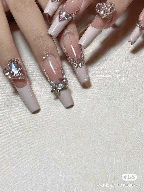 Aesthetic Nail Design, Neutral Nail Art Designs, Rave Nails, Grey Acrylic Nails, Nail 2023, Aqua Nails, Aesthetic Nail, Beauty Hacks Nails, Hello Nails