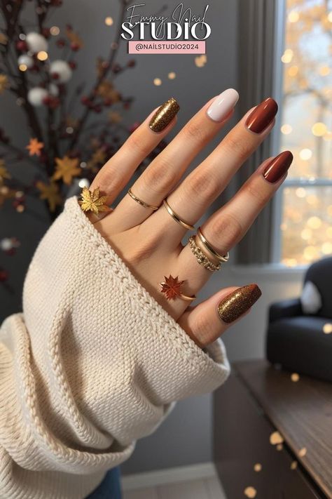 Whether you’re into classic and simple designs or prefer to experiment with bold, intricate patterns, short nails can still deliver a high-impact, polished look. Fall nail designs can incorporate everything from subtle gradients and ombre effects to leaf motifs, geometric shapes, or even metallic accents that mimic the shimmer of frost on a crisp morning. By embracing seasonal colors like burgundy, mustard, forest green, and plum, you can elevate your autumn style and bring a cozy, seasonal char Aesthetic Nail Designs, Pumpkin Nail Designs, Subtle Nail Art, Aesthetic Nail, Weak Nails, Pumpkin Designs, Fall Nail Trends, Pumpkin Nails, October Nails