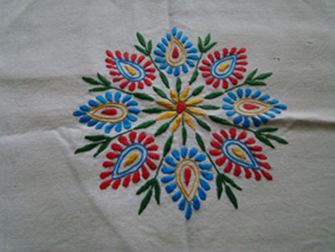 Stem Embroidery, Free Hand Embroidery, Peacock Embroidery Designs, Ribbon Embroidery Kit, Embroidery Stitches Beginner, Cushion Embroidery, Kutch Work, Hand Embroidery Patterns Flowers, Hand Embroidery Videos