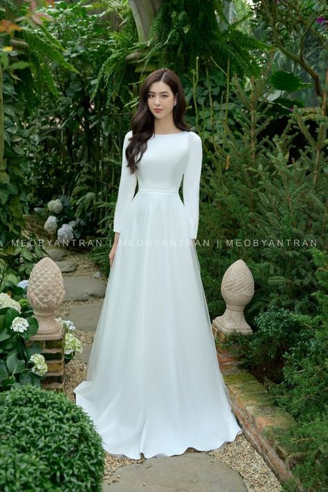 Modest Silk Wedding Dress, Hijab Wedding Dresses Simple, Shower Dress For Bride, Christian Wedding Gowns, Unusual Wedding Dresses, Modest Wedding Dresses With Sleeves, Pretty White Dresses, Muslimah Wedding Dress, Wedding Dress Types