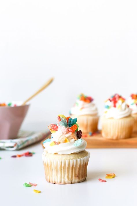 Cereal Cupcakes, Milk Cupcakes, Mini Cereal, Desserts Simple, Simple Desserts, Fun Cupcake Recipes, Cereal Dessert, Cupcakes Recipes, Cereal Milk