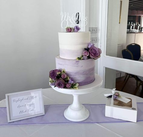 Simple Wedding Cake Lilac, Small Wedding Cakes Purple, Purple Engagement Cake, Wedding Cake Designs Purple Lavender, Lavender Theme Wedding Cake, Purple And Grey Wedding Cake, Purple Ombre Wedding Cake, Small Purple Wedding Cake, Wedding Cake Ideas Purple