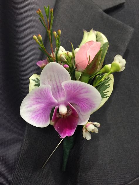 Phalaenopsis Orchid Boutonniere, Orchid Buttoniere, Orchid Boutineer, Orchid Corsage And Boutonniere, Orchid Wedding Theme, Orchid Centerpieces Wedding, Corsage Diy, Bellas Wedding, Orchid Corsage