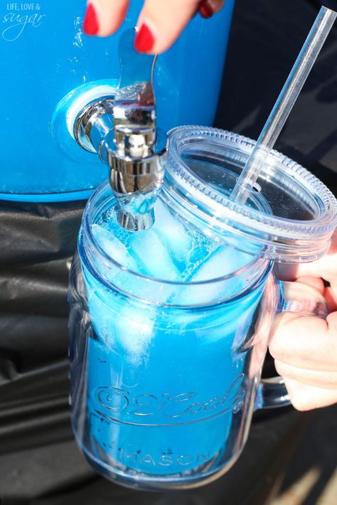 Carolina Panther Punch - the perfect cocktail for the football postseason and hopefully the Super Bowl! Alcohol Games, Blue Punch, Punch Cocktails, Football Snacks, Nice Recipes, Party Punch, Tailgate Food, Blue Curacao, Super Bowl Food