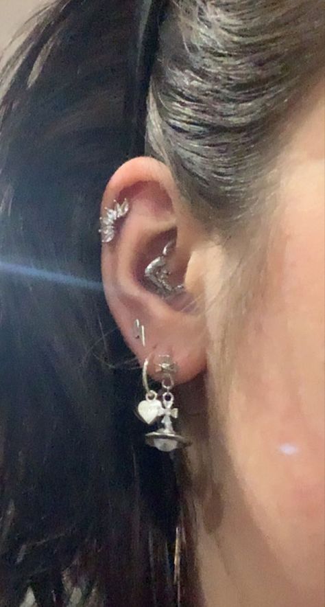 Silver Earrings Aesthetic Y2k, Lots Of Earrings Aesthetic, Vivienne Westwood Earring Stack, Y2k Earrings Aesthetic, Alt Earring Stack, Ear Piercings Y2k, Silver Earring Stack Aesthetic, Vivienne Westwood Earrings In Ear, Ear Stack Silver