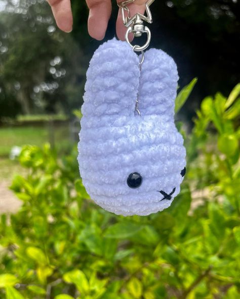 Miffy keychain made with plush yarn (ᵔᴥᵔ)☆彡 . . . . . . Available on Mercari . . . . #miffy代購 #miffy #miffylover #miffyjapan #miffy好きと繋がりたい #crochet #crochetmiffy #crochetmiffykeychain #crochetkeychain #crochetkeychains #miffykeychain #mercariseller #mercari #mercarishop Miffy Keychain, Keychain Crochet, Plush Yarn, Soft Crochet, Crochet Keychain, Crochet Bunny, Yarn, Crochet, White