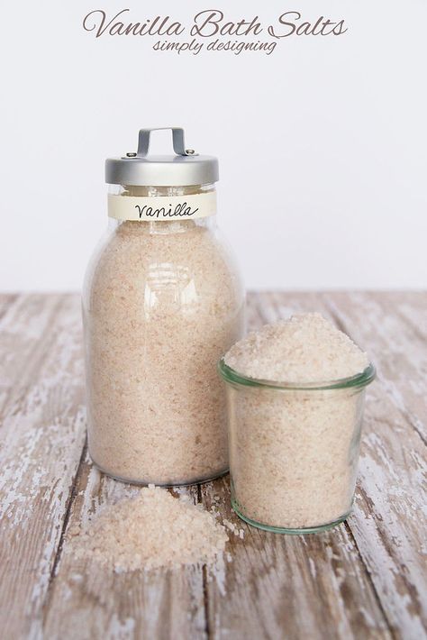 Vanilla Bath Salts Bath Salts Recipe, Bath Salts Diy, No Salt Recipes, Diy Scrub, Diy Holiday Gifts, Diy Spa, Diy Mothers Day Gifts, Homemade Bath Products, Nails Polish