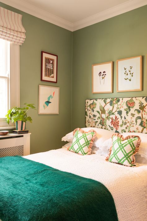 Emma Ainscough, Traditional Modern Bedroom, Floral Headboard, Transitional Design Style, Headboard Bedroom, Modern Style Bedroom, Bedroom Design Inspiration, Bedroom Bliss, Green Bedroom