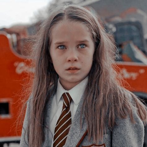 Matilda The Musical Movie, Alisha Weir, Matilda The Musical, Movie Icon, Girl Standing, Child Actors, Hold My Hand, Scene Photo, Musical Movies