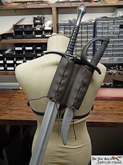 Hand-made leather double back scabbard witch stay tight on your body even when you run, so you dont need to hold your sword! Perfect for your #weapons Back Scabbard, Guerriero Samurai, Leather Armor, Gothic Steampunk, Leather Projects, Fantasy Clothing, Tactical Gear, Larp, Cloak