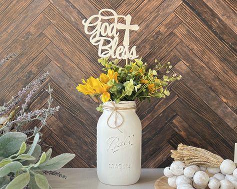 First Communion Centerpieces, Communion Decor, Mason Jar Sizes, Communion Centerpieces, Baptism Centerpieces, Chalk Paint Mason Jars, Distressed Mason Jars, Flower Chart, Mason Jar Decor