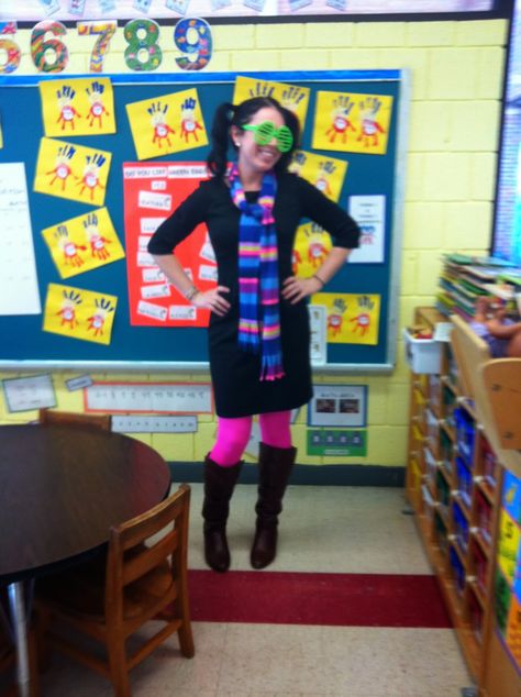 Little Mrs. Preschool: Dr. Seuss's Wacky Wednesday! Wacky Teacher Outfit, Wacky Wednesday Outfit, Wacky Clothes, Wacky Tacky Day, Outfit Ideas For School Summer, Tacky Day, Dr Seuss Teacher, Wednesday Outfit, Dr Seuss Activities