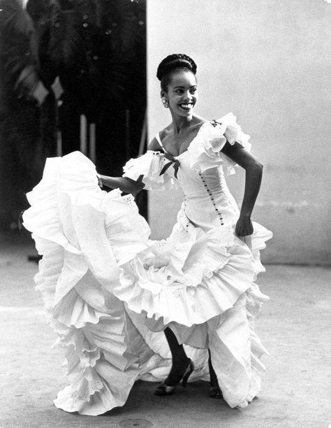 Typical cuban dress Cuban Dress, Cuban Outfit, Cuba Culture, Eve Arnold, Cuba Fashion, Vintage Cuba, Caribbean Fashion, Cuban Culture, Club Attire