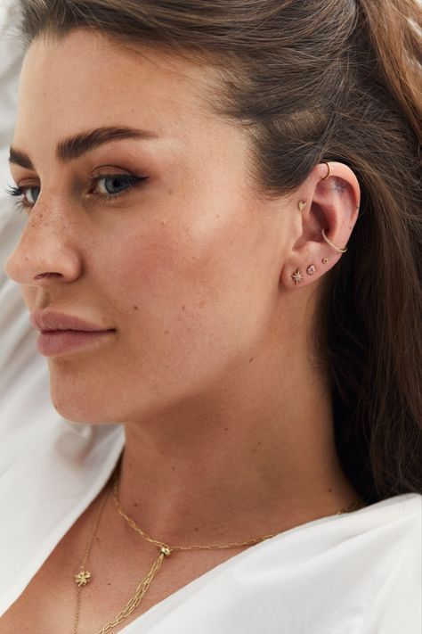 Ear Piercing Minimalist, Curated Ear Piercing, Curated Ears, Gold Inspiration, Types Of Ear Piercings, Curated Ear, Ear Piercing, Style Minimalist, Minimalist Earrings