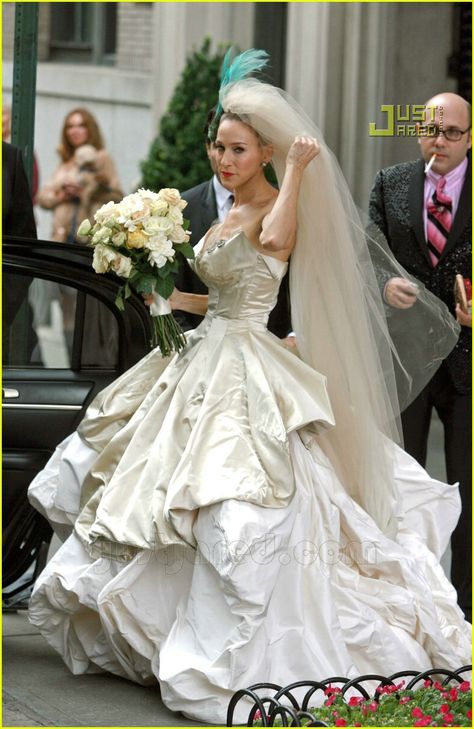 Full Sized Photo of sarah jessica parker wedding dress 25 | Photo 627061 | Just Jared Parker Wedding Dress, Carrie Bradshaw Wedding Dress, City Wedding Dress, Film Costumes, Wedding Dresses Blush, Celebrity Wedding Dresses, Rustic Wedding Dresses, Wedding Dresses Strapless, Sarah Jessica