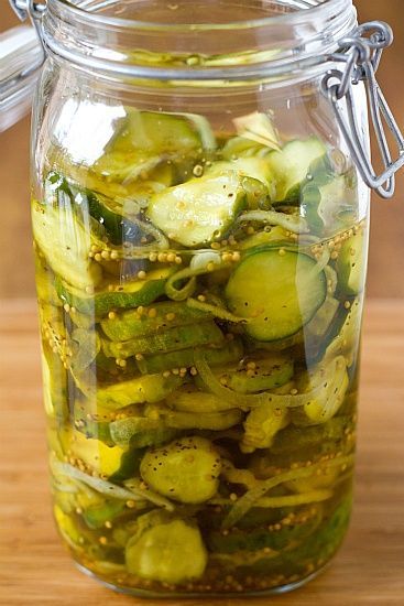 Homemade Refrigerator Bread and Butter Pickles  ~ love these and they are so, so, easy to make! Refrigerator Bread And Butter Pickles, Bread And Butter Pickles, Pickled Cucumbers, Butter Pickles, Pickle Recipe, Refrigerator Pickles, Pickle Butter, Pickled Veggies, Pickling Cucumbers